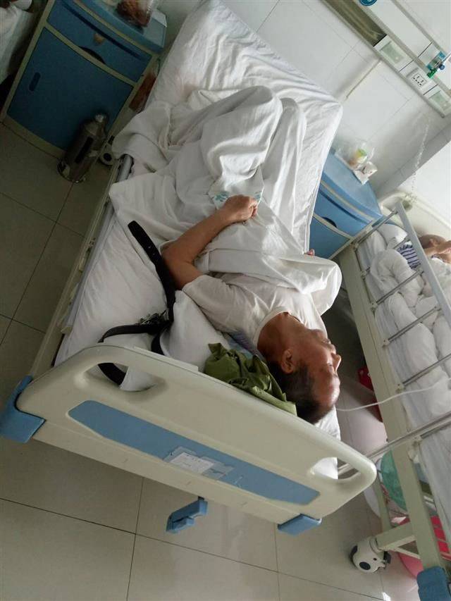 掌上渭南网友wmk:渭南第一医院外二科20床孤寡老人生病无人照料(现在