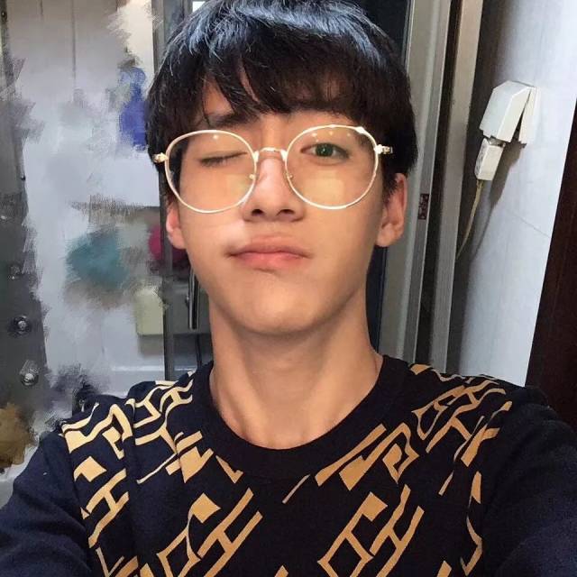 拥有百万点赞量的抖音红人洛北辰!不仅从小帅到大还写