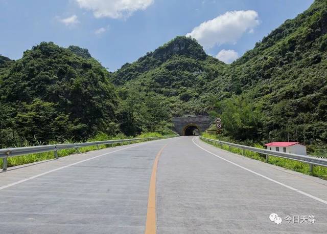 【头条】天等至隆安二级公路因施工封路,过往车辆请绕行!