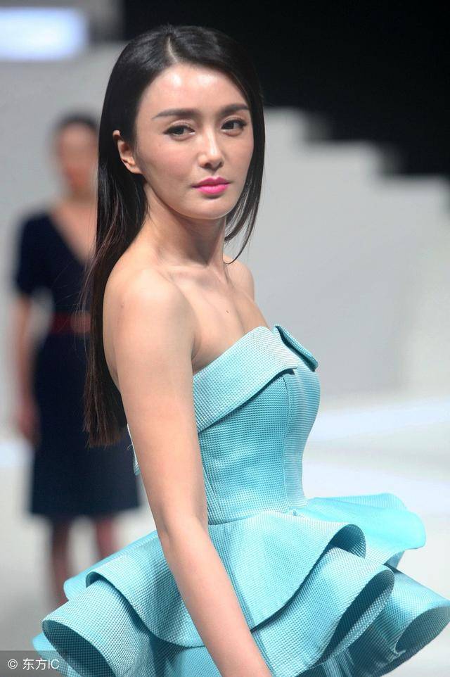 15年前黄晓明想娶的不是杨颖,而是她,如今37岁依旧貌美如花