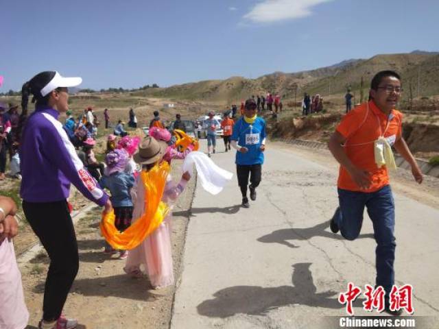 1500余名"跑手"齐聚青海 挑战高海拔越野跑