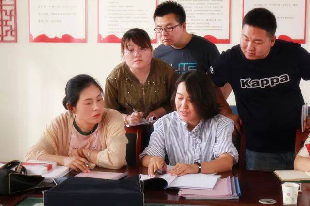 自治区"两委"换届第二巡回督导组组长,自治区党委农牧办副巡视员仝晓