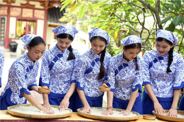 岭南首届糍粑节端午在花都志惠农场开吃,荟萃了广东三大民系的知名