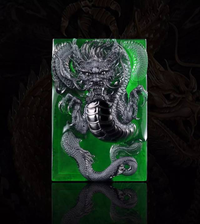 邹万通玉雕龙牌过程记录