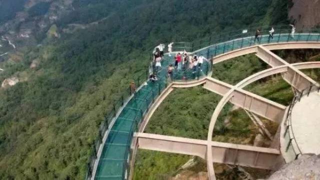 剑门关玻璃栈道