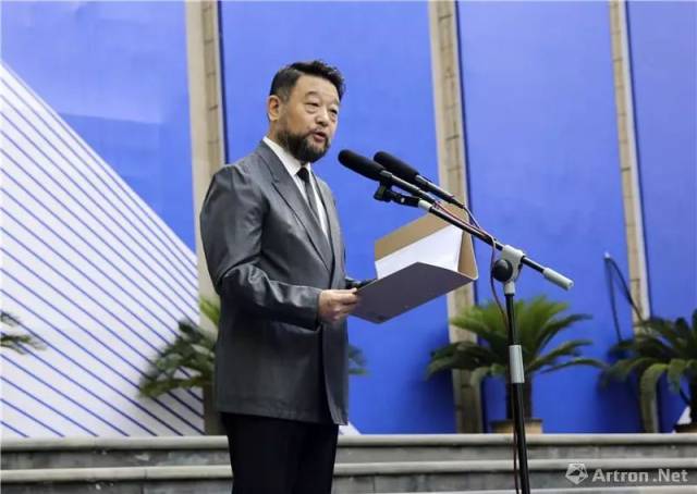 西安美院副院长贺丹教授做开幕主持人