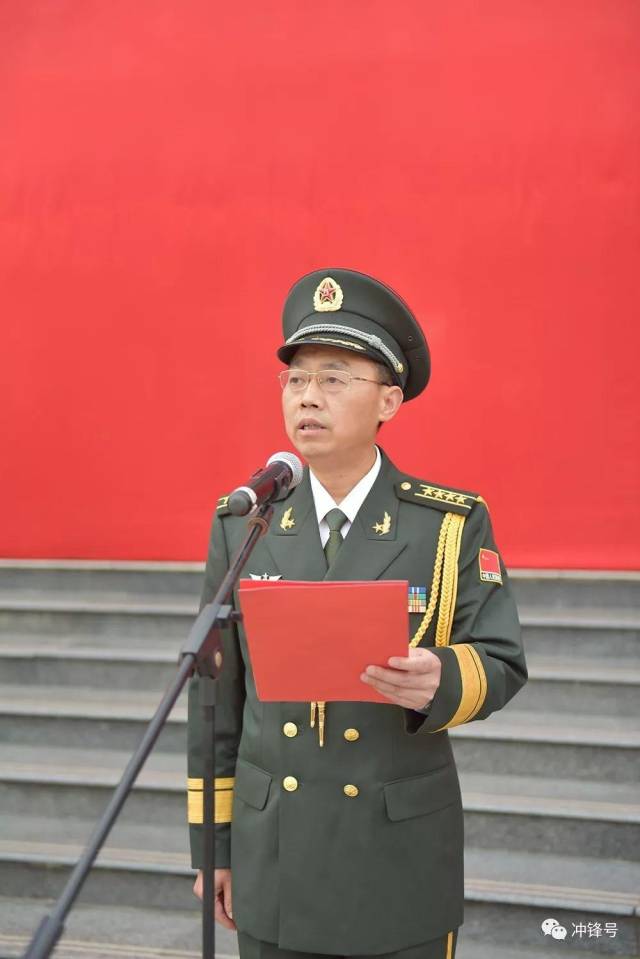 身披戎装,来到了我们这支战功卓著,威名远扬,名震四海的光荣临汾旅
