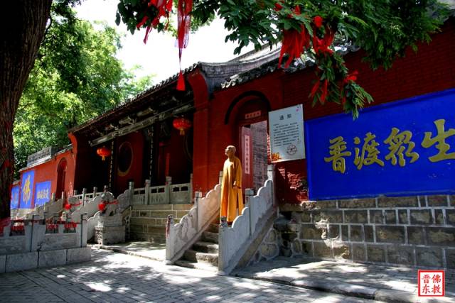 平定县名胜风景区内有一座千年古刹——冠山资福寺