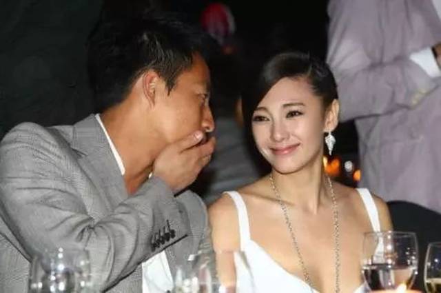 汪小菲就和大s公布了婚讯,有记者问张雨绮会不会去参加前任婚礼,她给