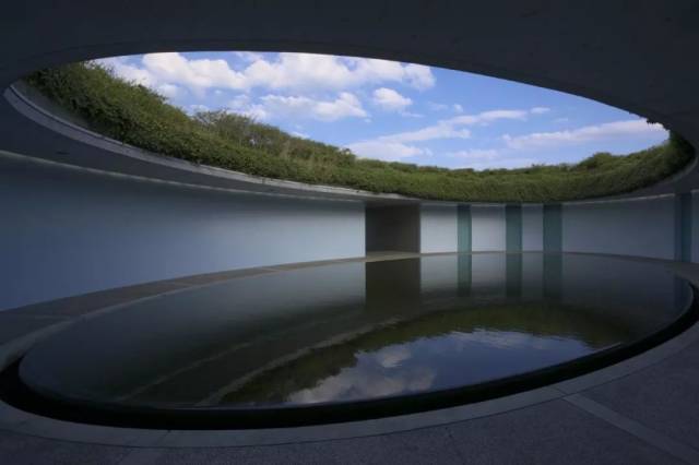安藤忠雄(tadao ando),以光之教堂,水之教堂,风之教堂为大众所熟知的