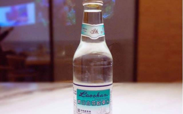 壮士,干了这瓶崂山白花蛇草水!