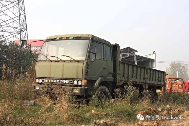 80年代日系重卡代表车型 被遗弃的三菱t850载重货车