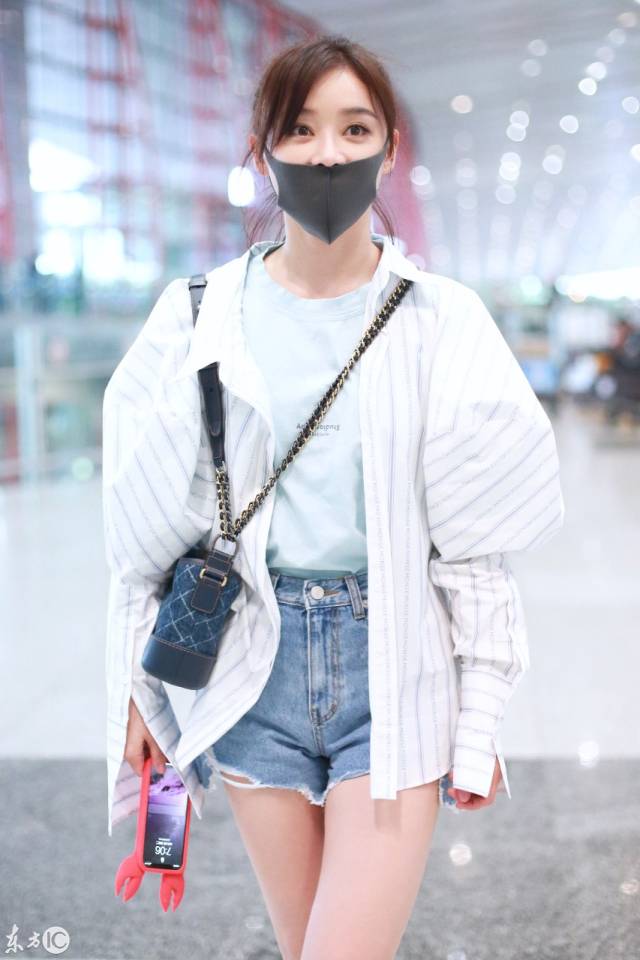 明星直击"口罩女郎"袁姗姗现身北京机场,粉丝一路跟拍!