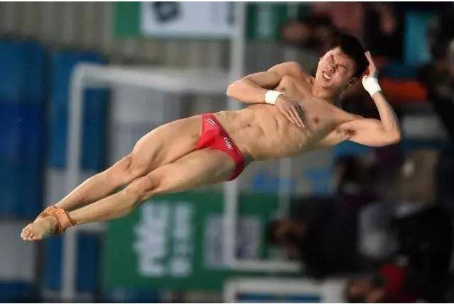 陈艾森2018跳水世界杯10米台夺冠!