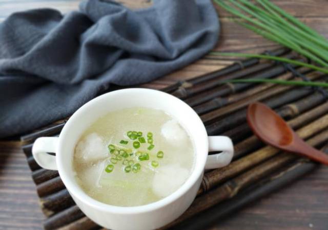 好喝美味的冬瓜鱼丸汤的做法_手机搜狐网