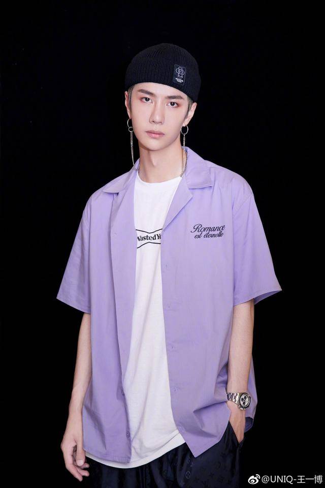 创造101王一博导师帅呆了螃蟹发型和紫色衬衫搭配霸气十足