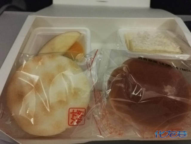 吉祥航空飞日本的飞机餐,差点吃吐了,你们吃过最难吃的是哪家