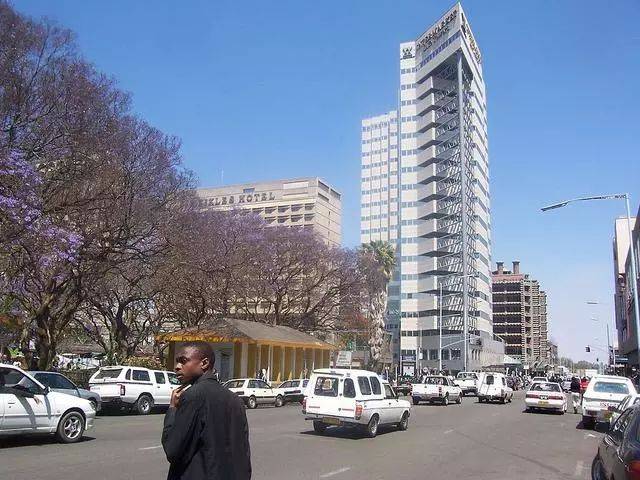 哈拉雷是津巴布韦首都和最大城市,津巴布韦政治,经济,文化中心.