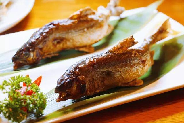 香糟多宝鱼套餐,日式炸豆腐 盐烤香鱼,炙烤寿司拼盘 不是闭眼吹