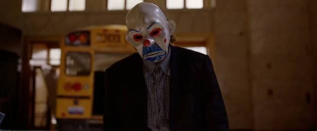 小丑希斯莱杰在抢银行时说的那句话,我们该如