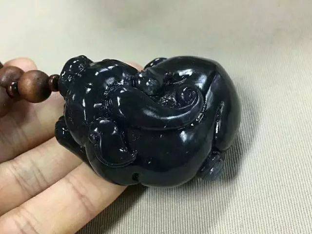 羊脂可见,墨玉难求,低调却珍贵的和田墨玉!