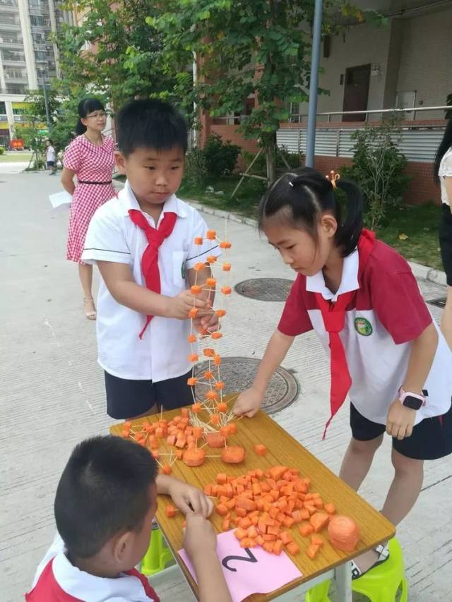 愉园小学科技节之一年级【胡萝卜搭塔赛】