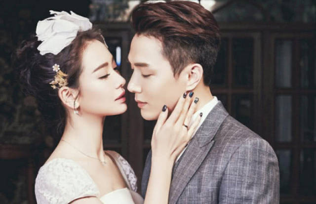 曾与戚薇是同学，被爆师生恋并结婚，如今性感照曝光!