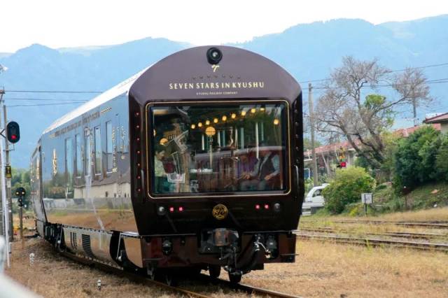 twilightexpress,twilightsparkle suite四季岛",和穿行于山阳·山阴地方的"twilight express瑞风",三大
