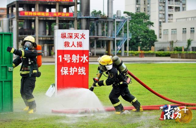 气势磅礴!消防兵哥哥体能比武,灭火救人紧急出动