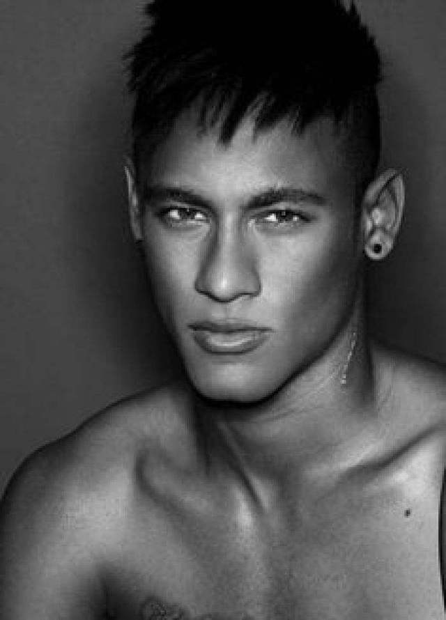 职业蛙夏日福利:2018世界杯颜值代表队明明