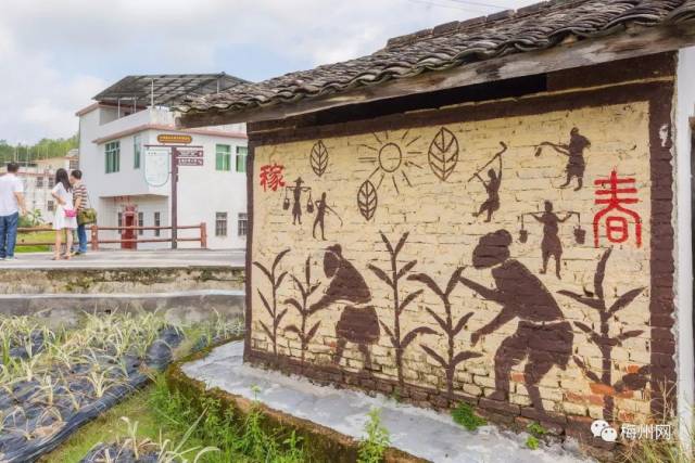 大埔县西河镇北塘村的墙绘,较好地展示传统农耕文化. (连志城 摄)