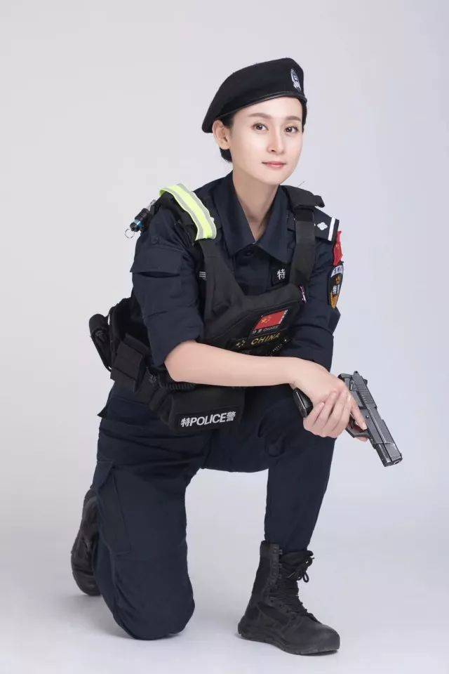 " 因参加真人秀节目,宋代莉一下"火"了起来:这位美女特警的照片在各