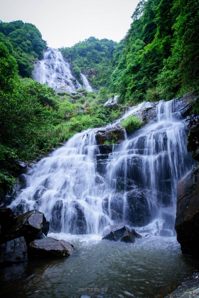 上过央视,为桂东南第一峰,拥有中国的欧色风光,知道是哪里不?