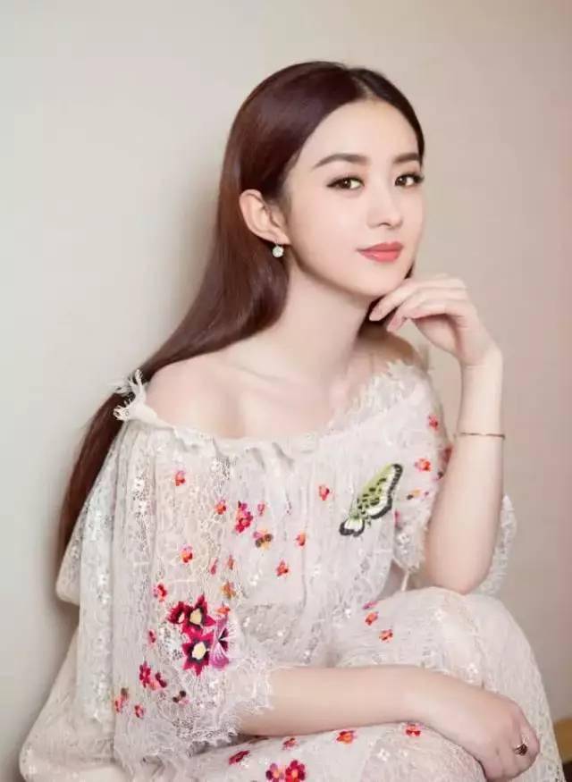 学历低,成就高的5位明星:赵丽颖中专,成龙一年级,他没