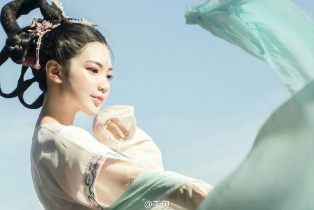 帅气的黑圆领袍居然是屠夫穿的!黄绿齐胸也很尬!论唐代颜色等级制度