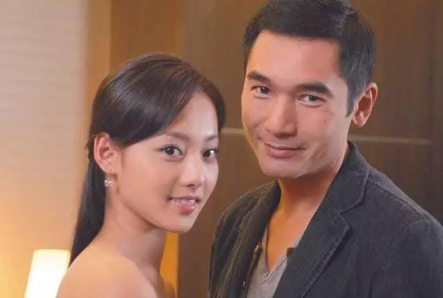 55岁方中信全家近照,曾被前女友抛弃暴瘦40斤,妻子曾为港姐冠军