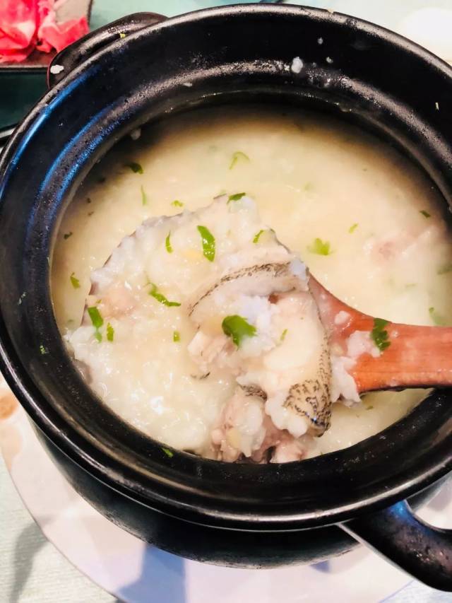 熟食 沙律芥末虾球 拔丝红薯 潮汕五香鸡 海鲜粥 干贝碾碎 石斑鱼可以