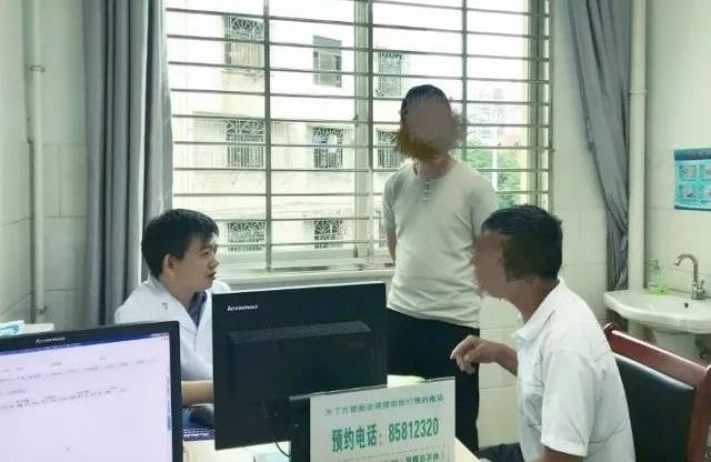 全国著名脑血管病专家黄清海教授莅临我院传经送宝!_手机搜狐网