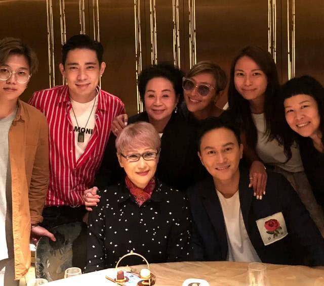 容颜不变张智霖妈妈,李嘉欣妈妈,比不上范冰冰爸爸像吃了防腐剂