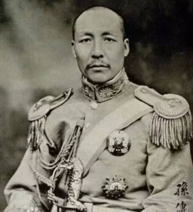 她一枪打爆孙传芳的头无罪释放,蒋介石冯玉祥