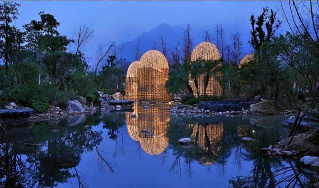 一只鸟飞温泉池猜一成语_一个人一只鸟成语猜图(2)