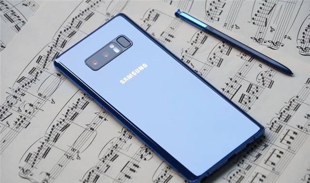 三星note8在配置方和s8系列几乎是同一水平线,但作为note系列最大的