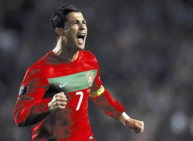 踢完最后一场世界杯,C罗就要结婚了!当年贫民