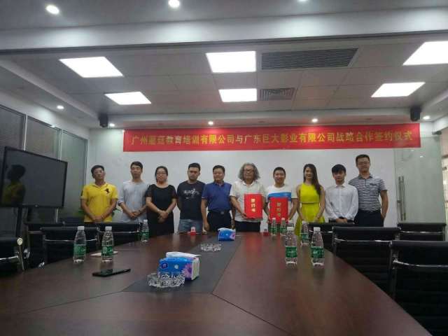 高磊先生,爆笑系列短视频《活宝趣事儿》的女一号何润溪,男二号梁智鹏