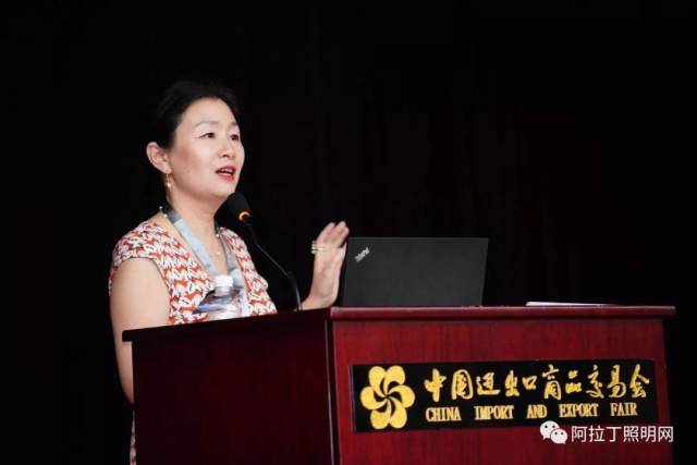 重庆大学建筑城规学院教授,博导严永红
