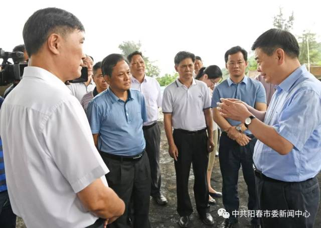 在阳春市委书记陈平等陪同下,陈小山先后深入现场检查了位于阳春市马
