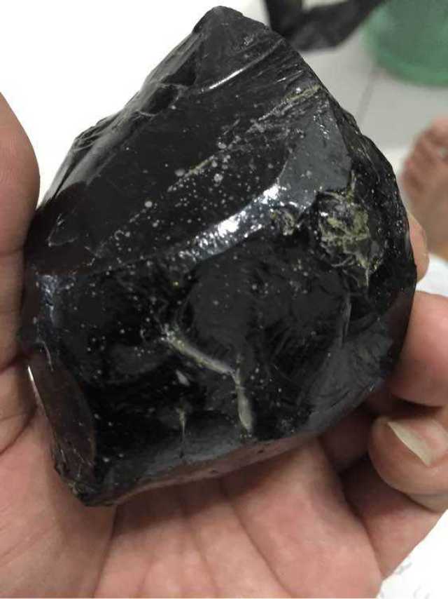 陨石凭证其内部的铁镍金属含量崎岖通常分为四大类:石陨石,铁陨石,石