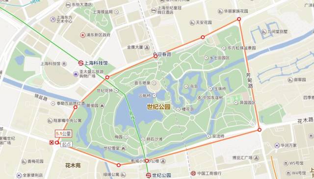 小编身边加入了各大跑团的跑步爱好者们,时不时就会在世纪公园集合"刷