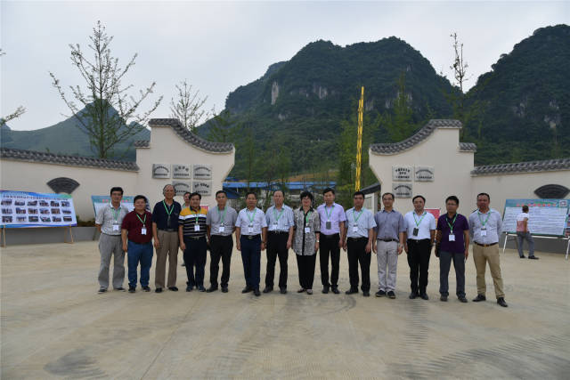 与会人员还前往宜州区北山镇然泉农业构树种养循环产业园参观考察
