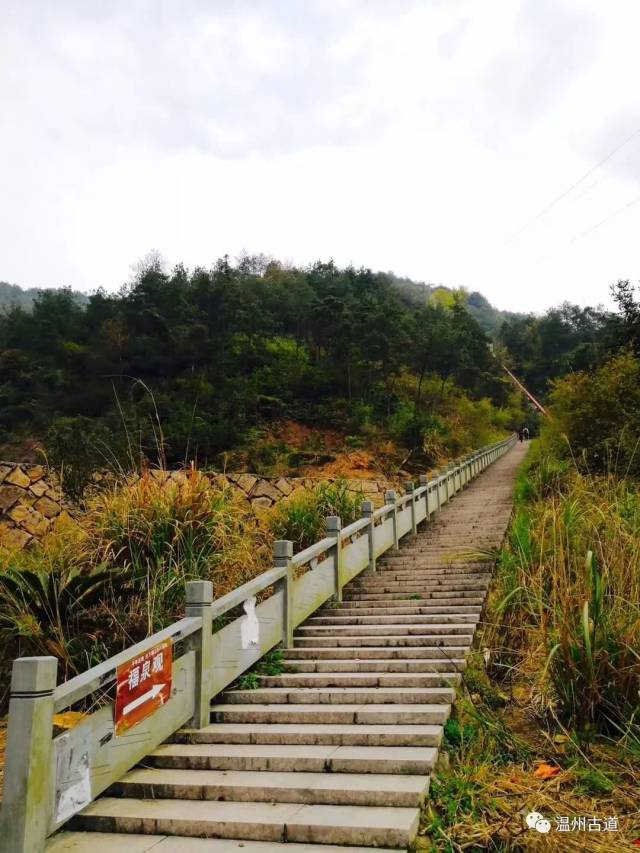 应该是白云岭古道的一段,记得五年前去福泉山就是走的这条古道,原先